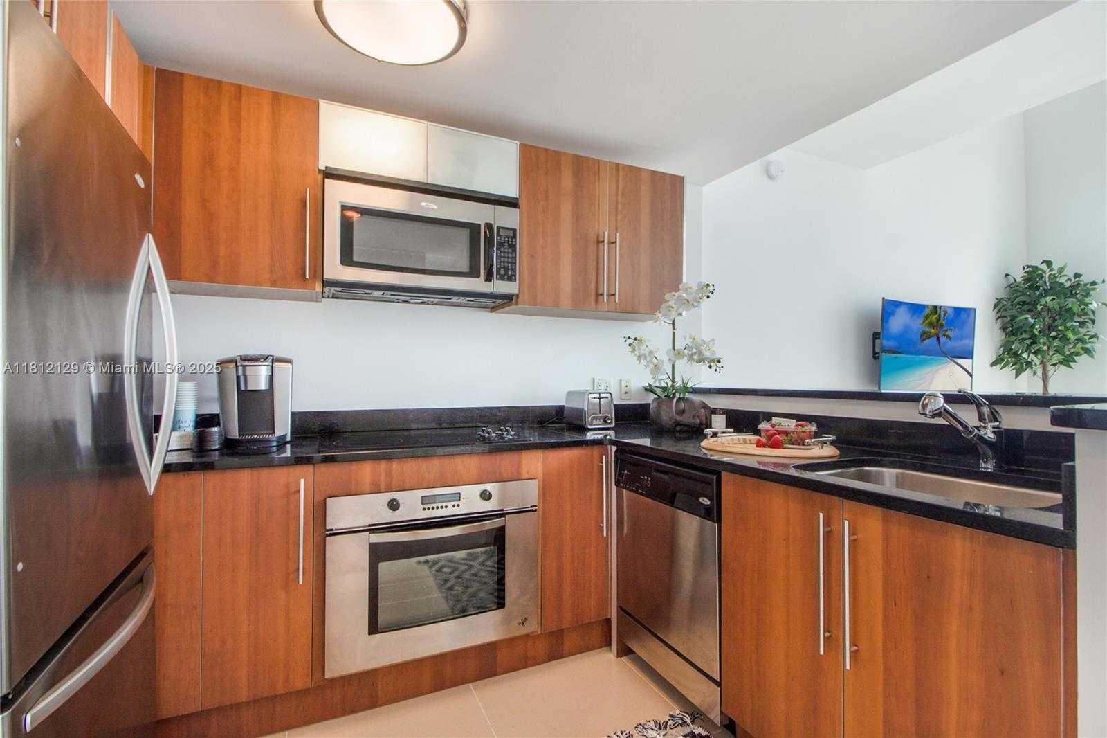 Small Image of 300 SOUTH BISCAYNE BLVD #L-1228, Miami Number 9
