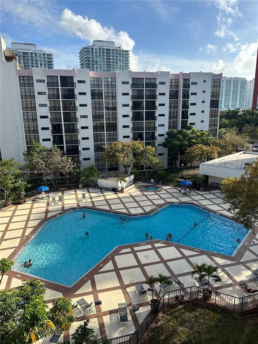 Small Image of 16909 NORTH BAY ROAD #612, Sunny Isles Beach Number 14