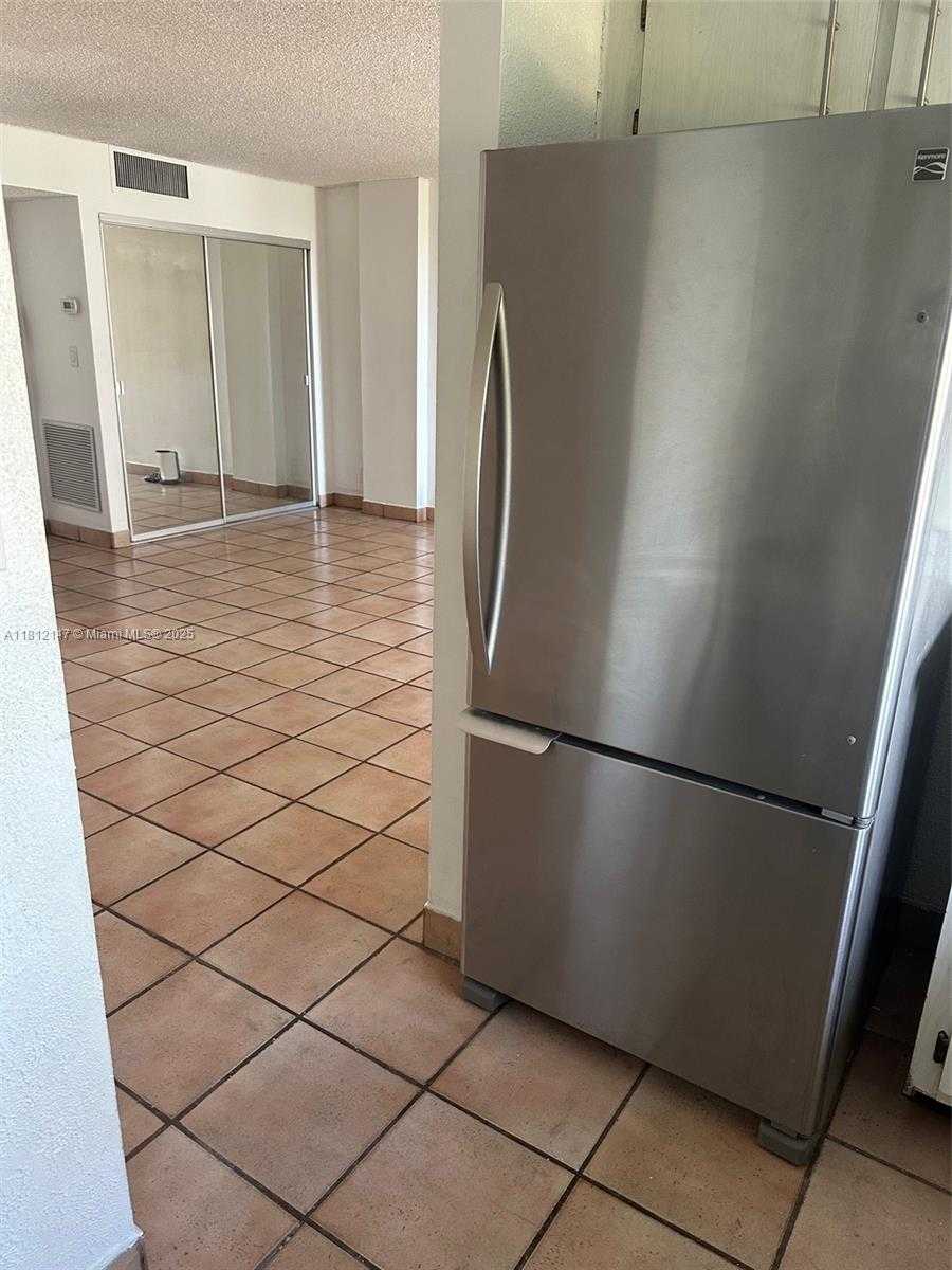 Small Image of 16909 NORTH BAY ROAD #612, Sunny Isles Beach Number 6