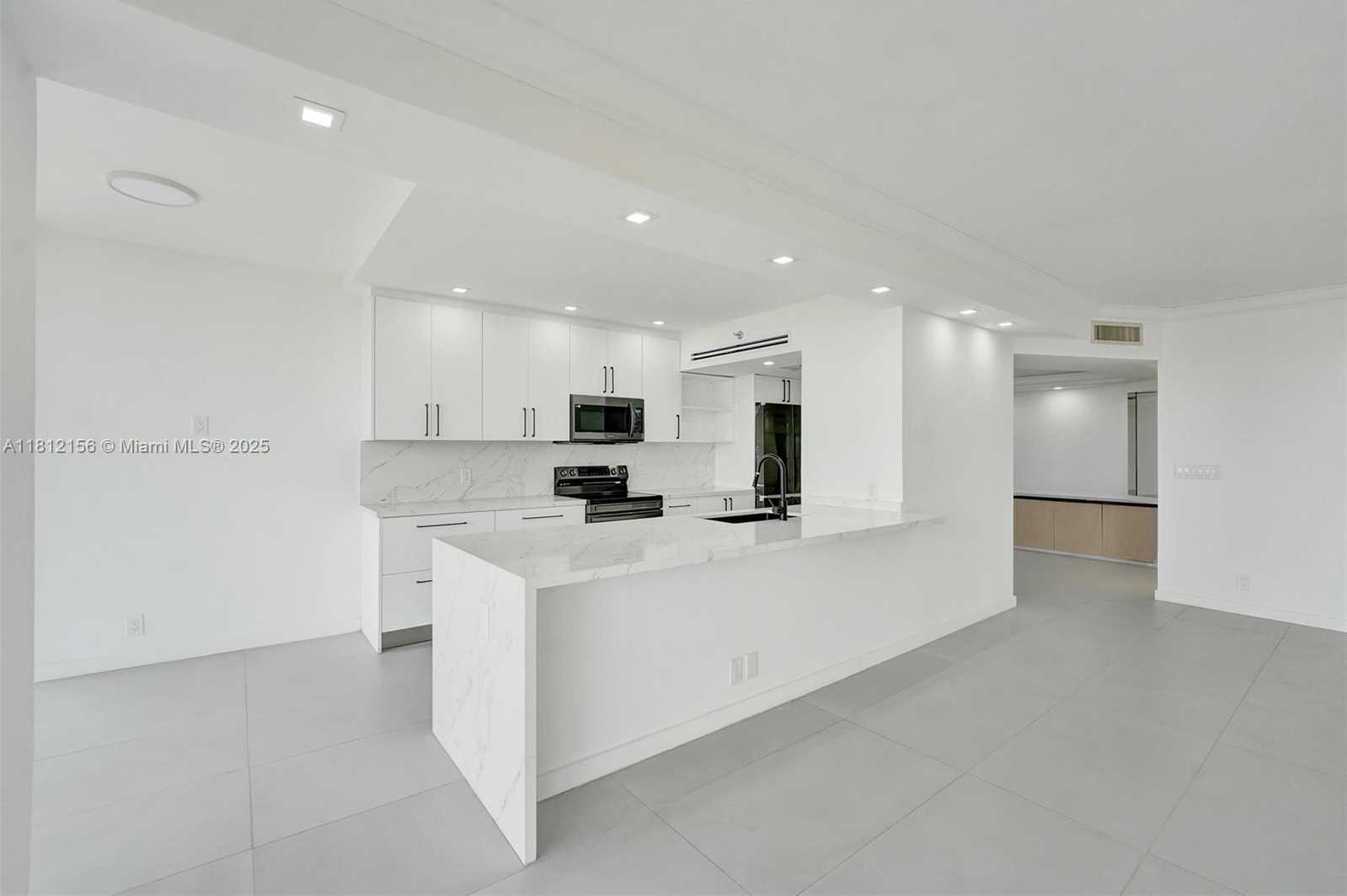 Small Image of 20281 EAST COUNTRY CLUB DR #811, Aventura Number 12