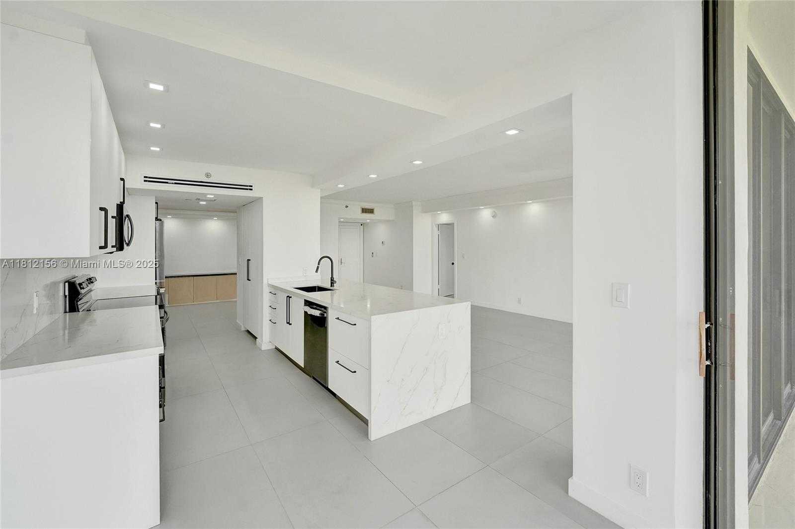 Small Image of 20281 EAST COUNTRY CLUB DR #811, Aventura Number 15