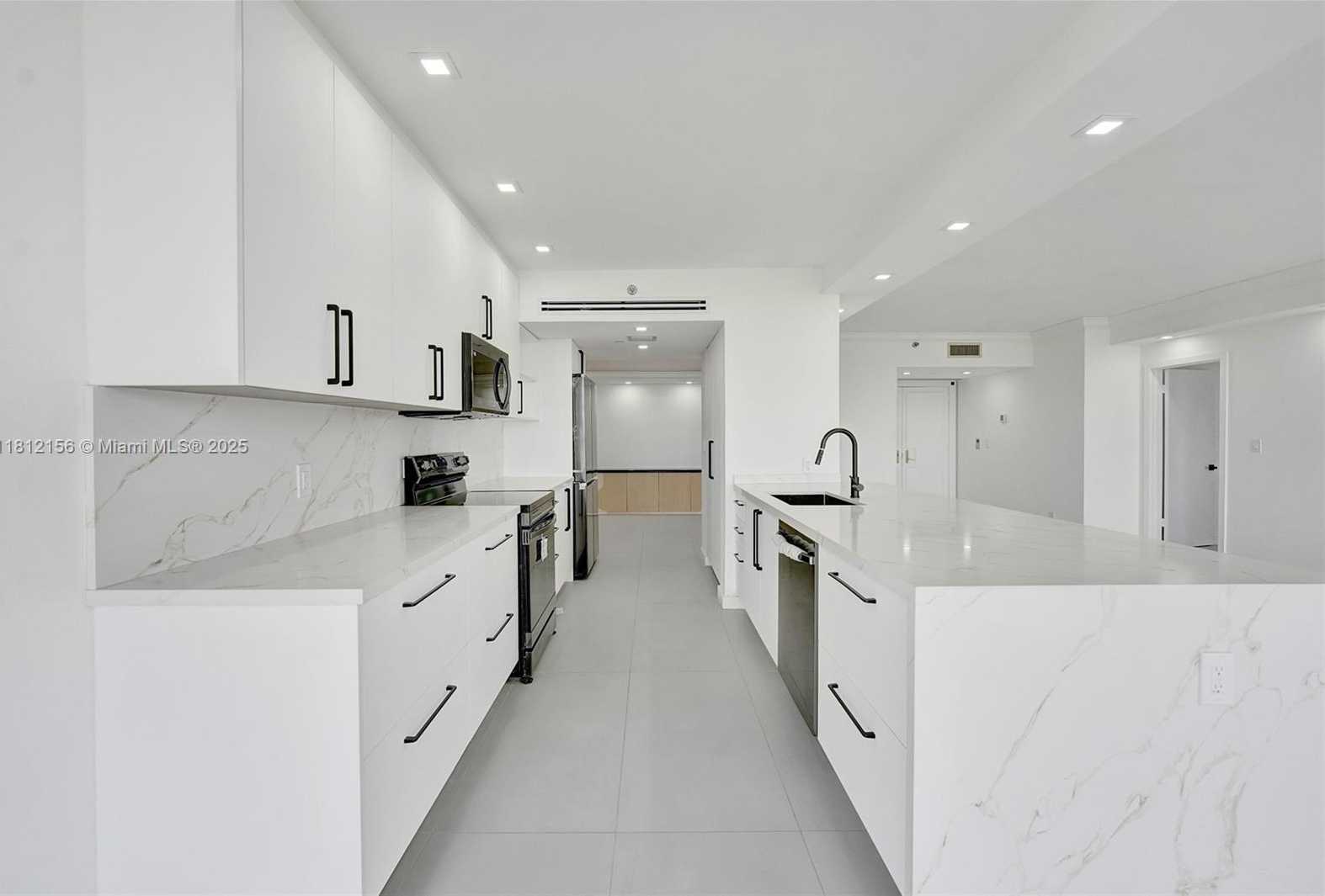 Small Image of 20281 EAST COUNTRY CLUB DR #811, Aventura Number 17