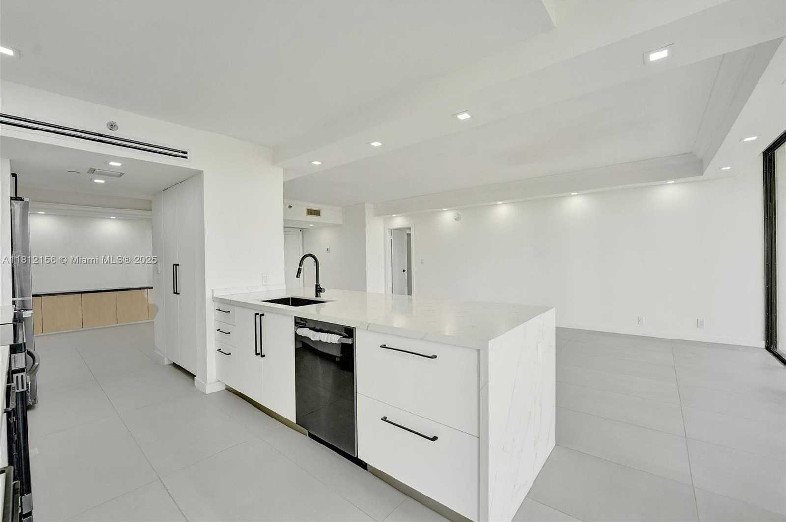 Small Image of 20281 EAST COUNTRY CLUB DR #811, Aventura Number 18
