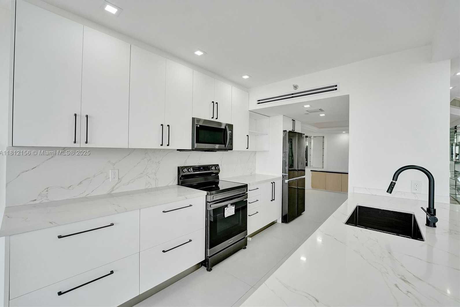 Small Image of 20281 EAST COUNTRY CLUB DR #811, Aventura Number 19