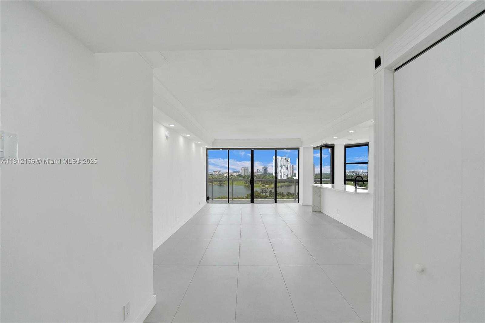 Small Image of 20281 EAST COUNTRY CLUB DR #811, Aventura Number 2
