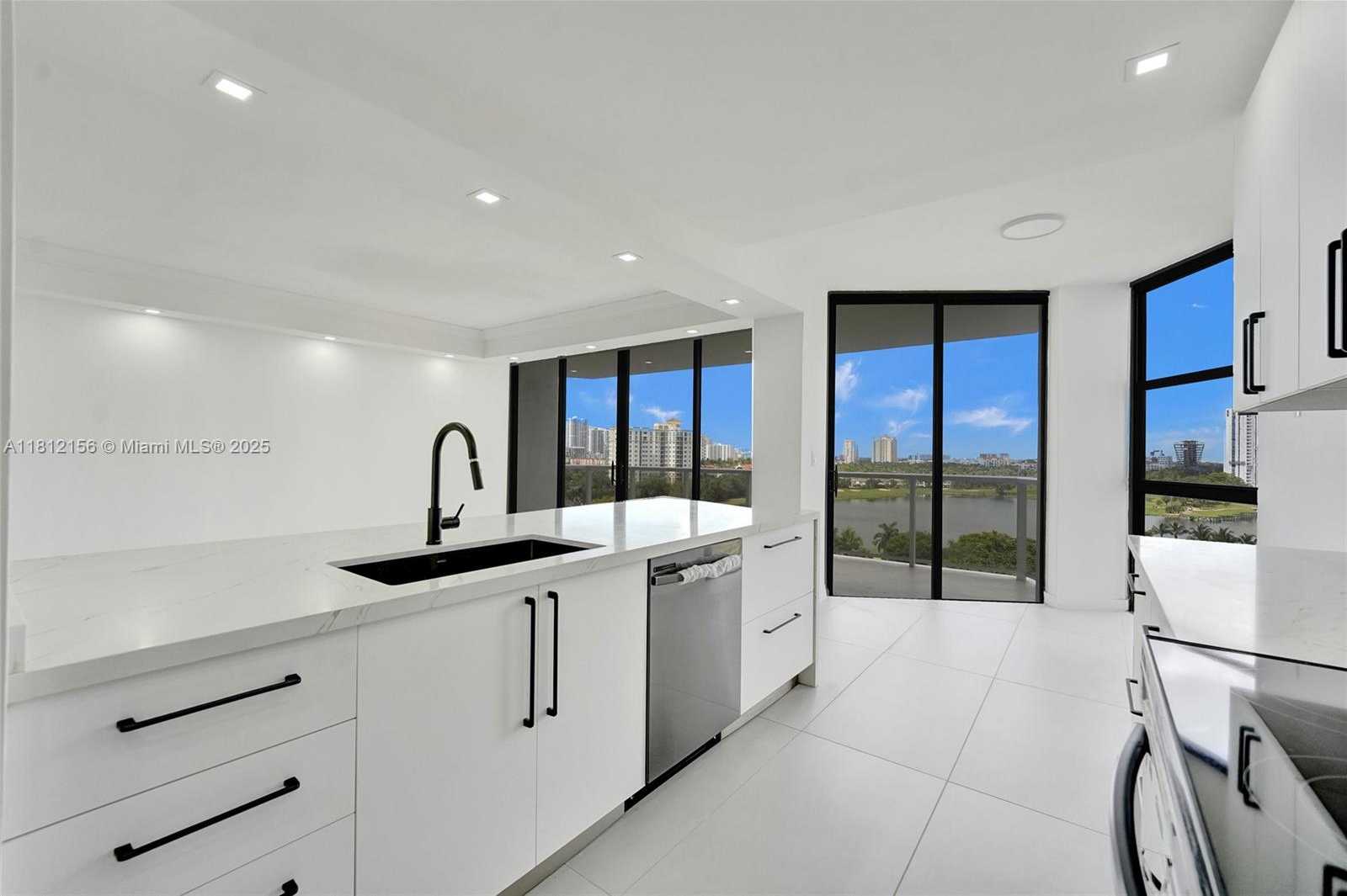 Small Image of 20281 EAST COUNTRY CLUB DR #811, Aventura Number 22