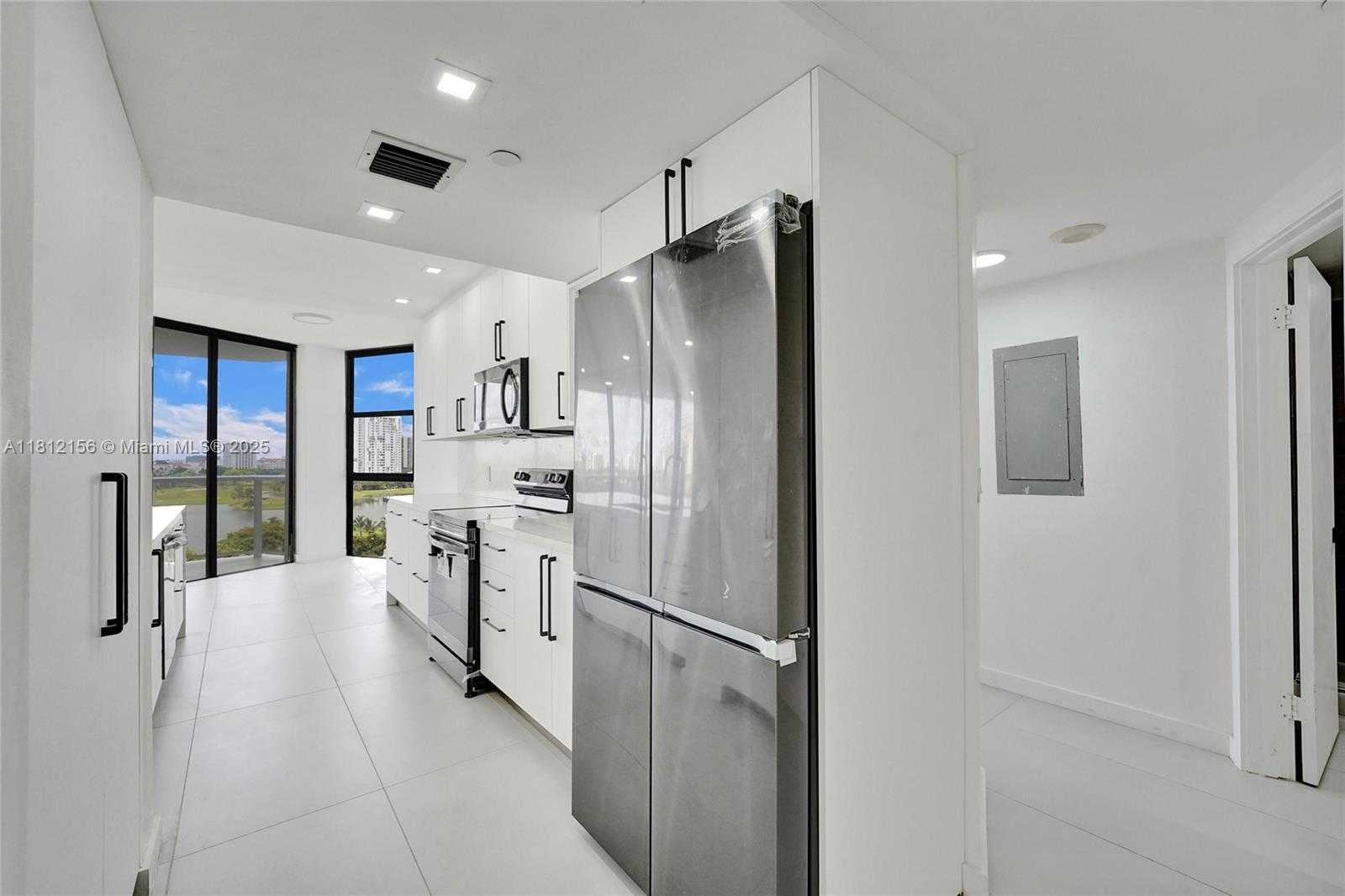 Small Image of 20281 EAST COUNTRY CLUB DR #811, Aventura Number 24