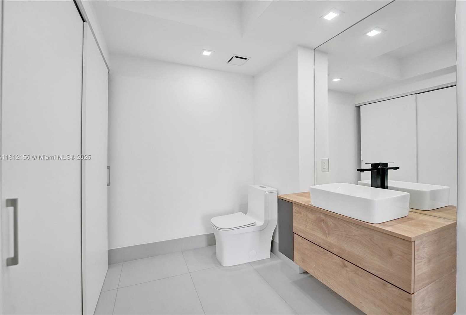 Small Image of 20281 EAST COUNTRY CLUB DR #811, Aventura Number 31
