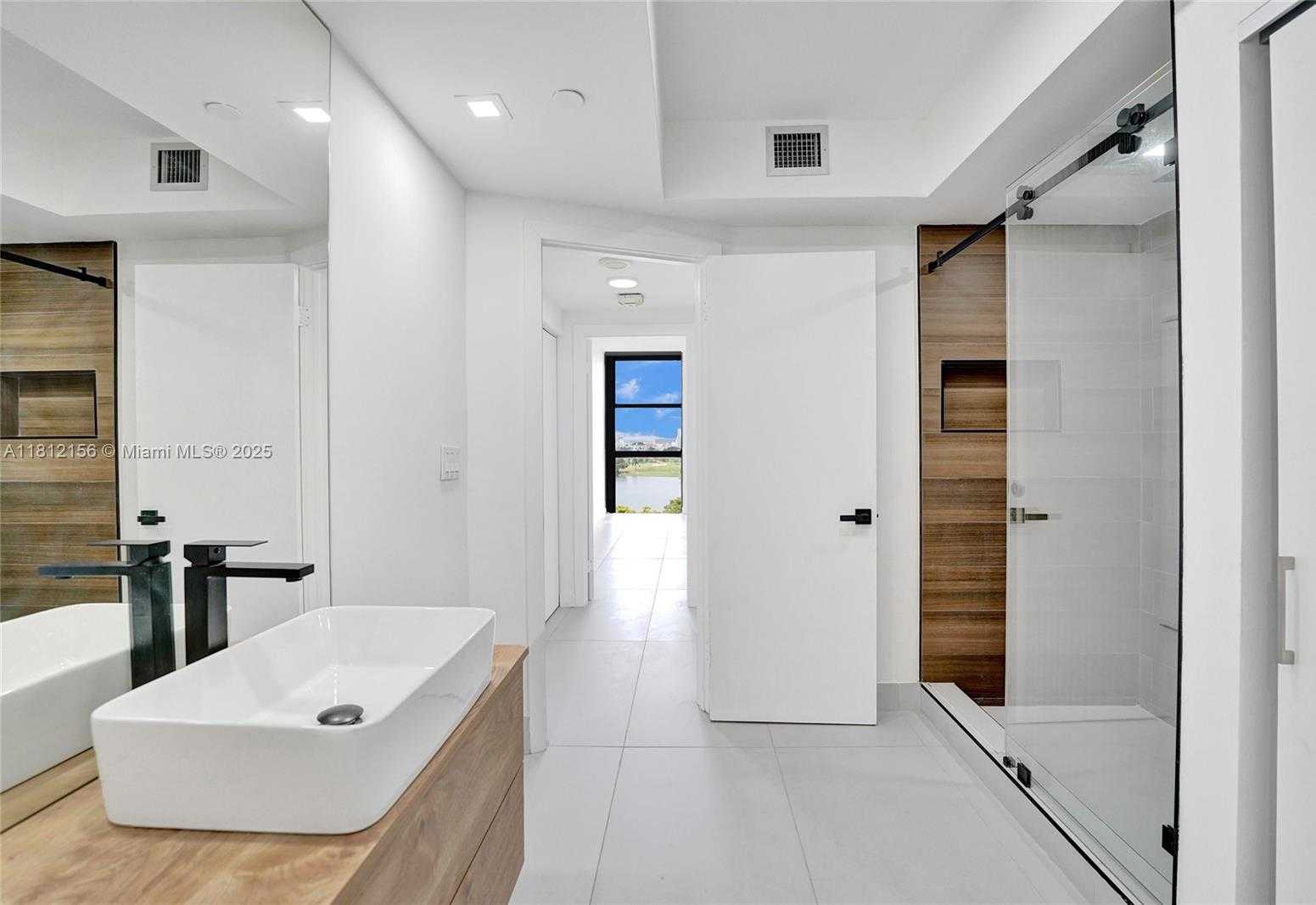 Small Image of 20281 EAST COUNTRY CLUB DR #811, Aventura Number 32
