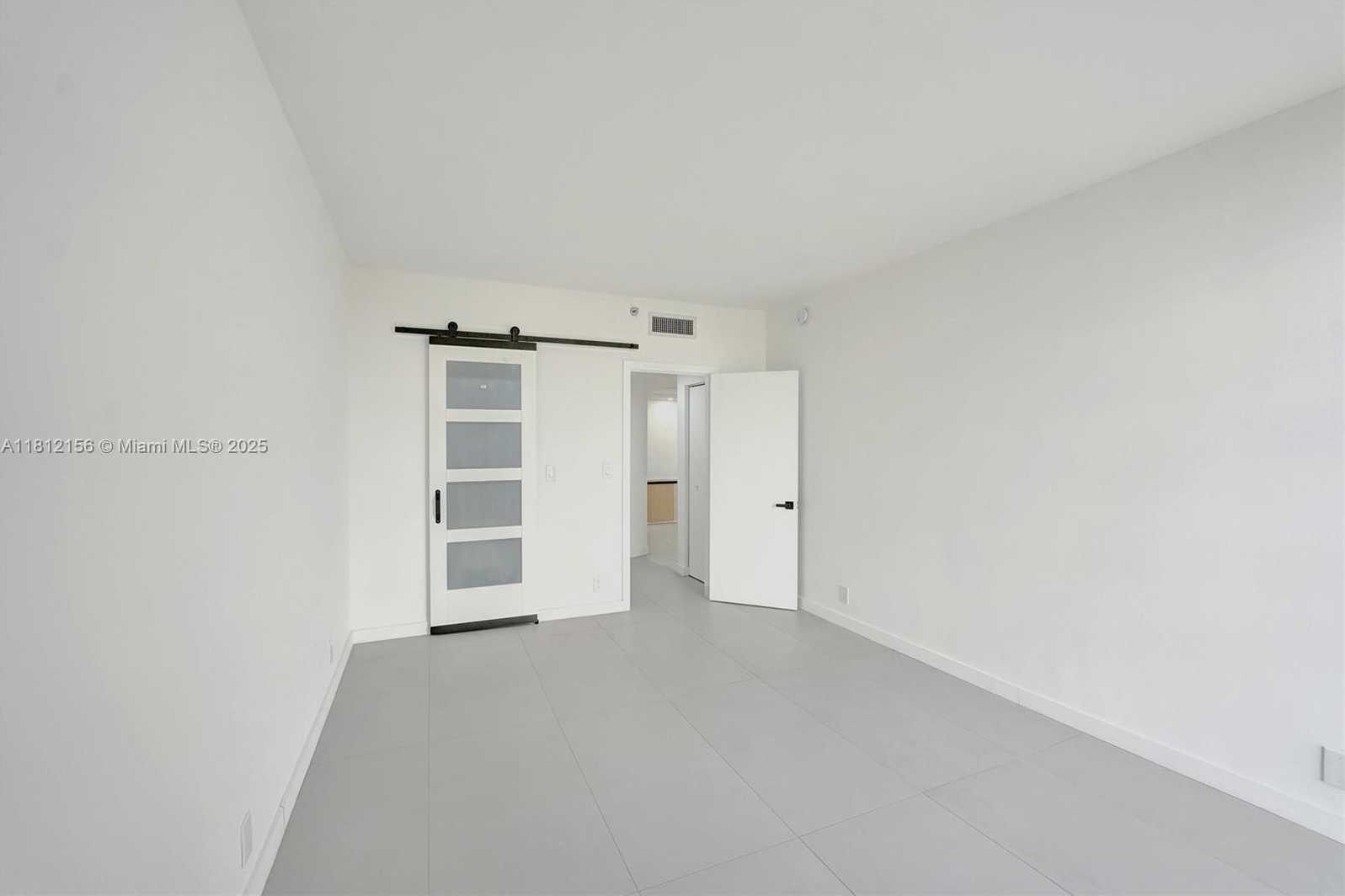 Small Image of 20281 EAST COUNTRY CLUB DR #811, Aventura Number 36
