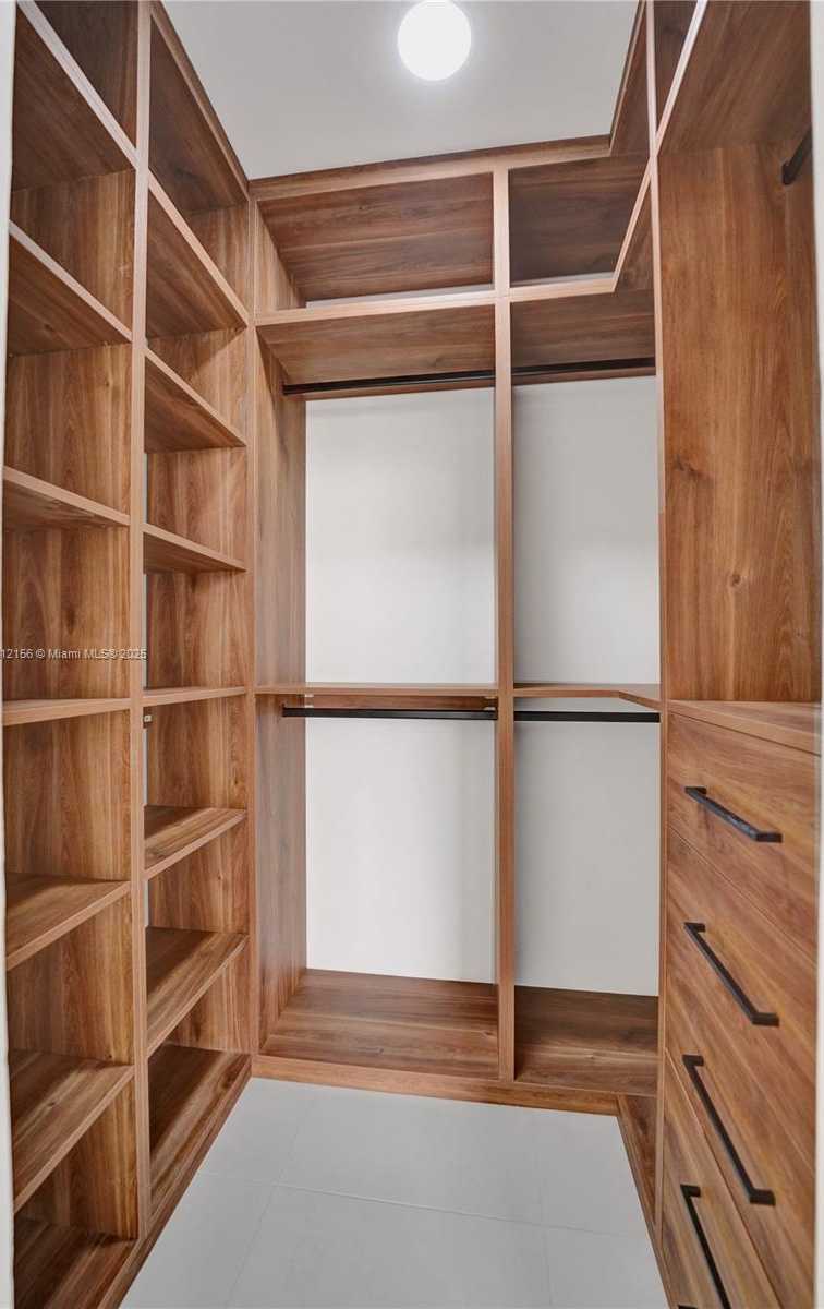 Small Image of 20281 EAST COUNTRY CLUB DR #811, Aventura Number 38