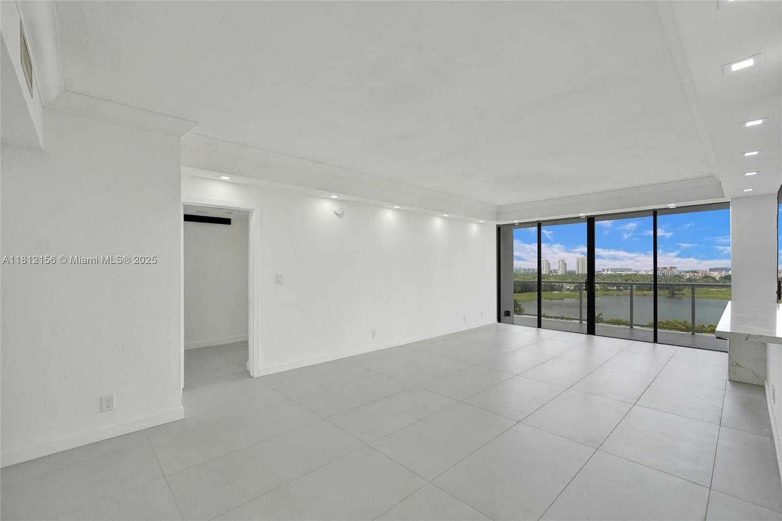 Small Image of 20281 EAST COUNTRY CLUB DR #811, Aventura Number 39