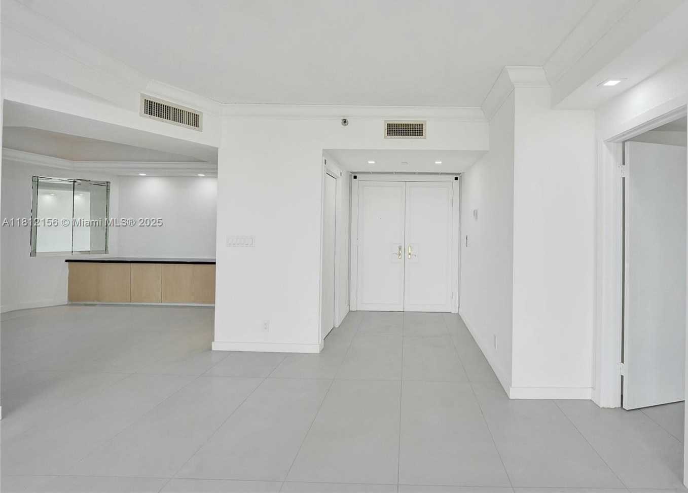 Small Image of 20281 EAST COUNTRY CLUB DR #811, Aventura Number 4