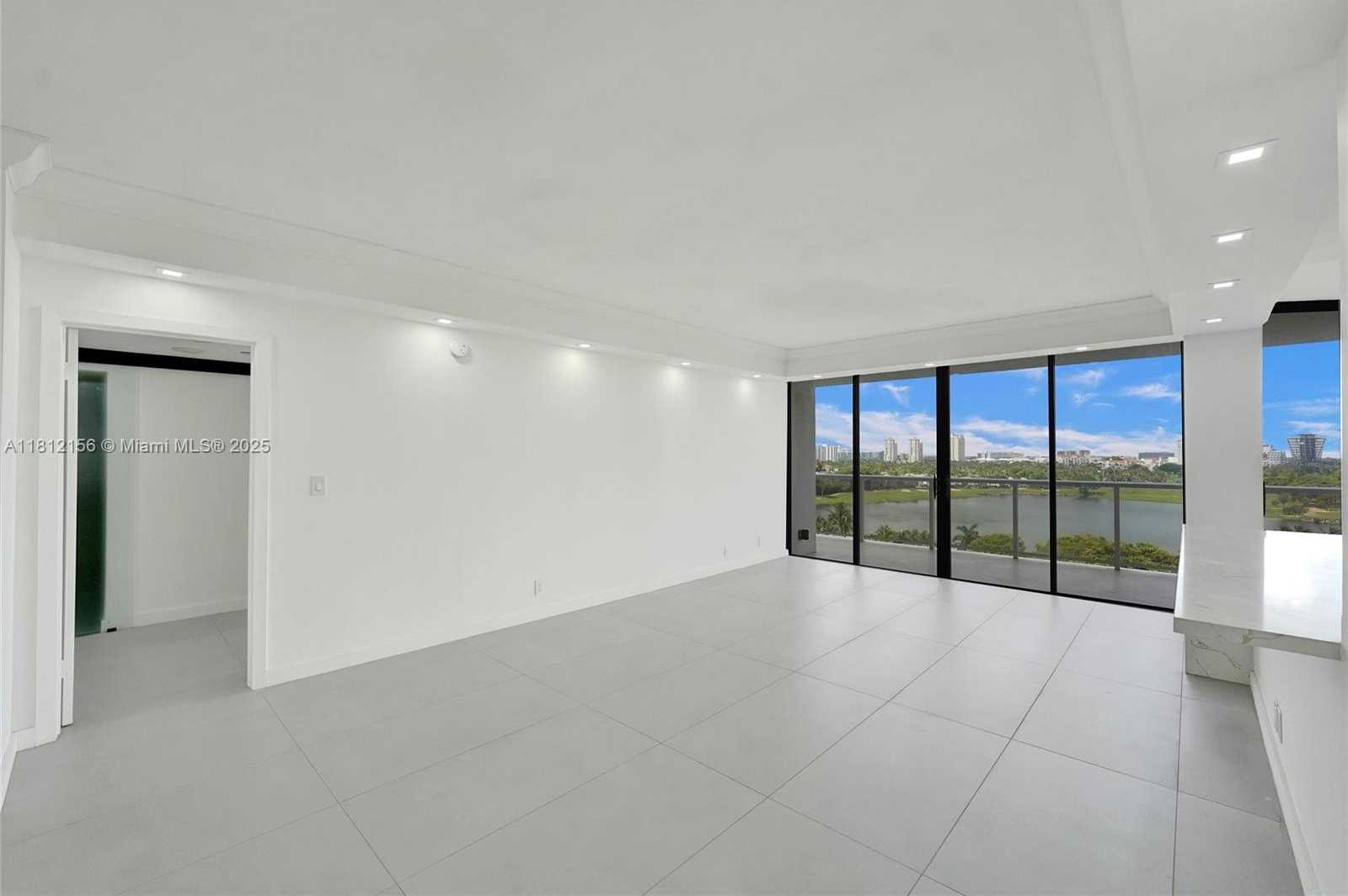 Small Image of 20281 EAST COUNTRY CLUB DR #811, Aventura Number 40