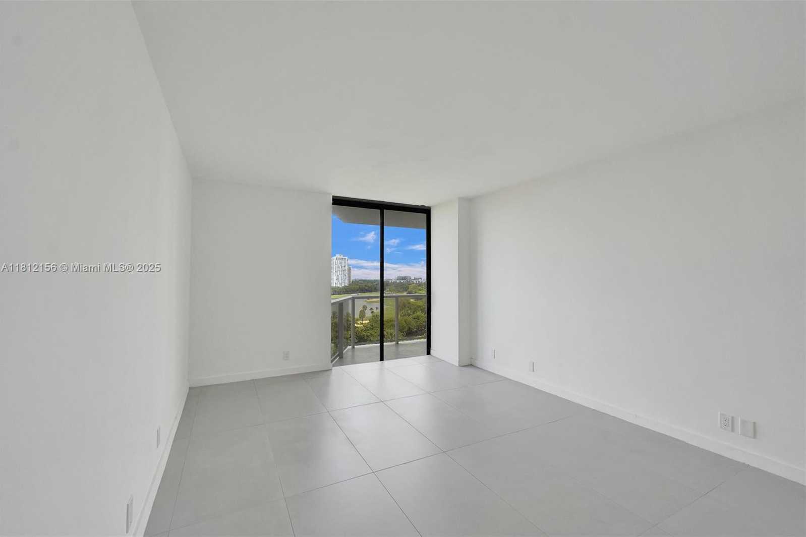 Small Image of 20281 EAST COUNTRY CLUB DR #811, Aventura Number 44