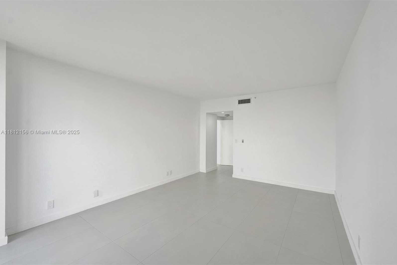 Small Image of 20281 EAST COUNTRY CLUB DR #811, Aventura Number 45