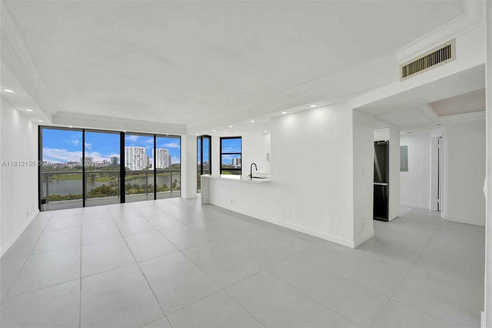 Small Image of 20281 EAST COUNTRY CLUB DR #811, Aventura Number 5