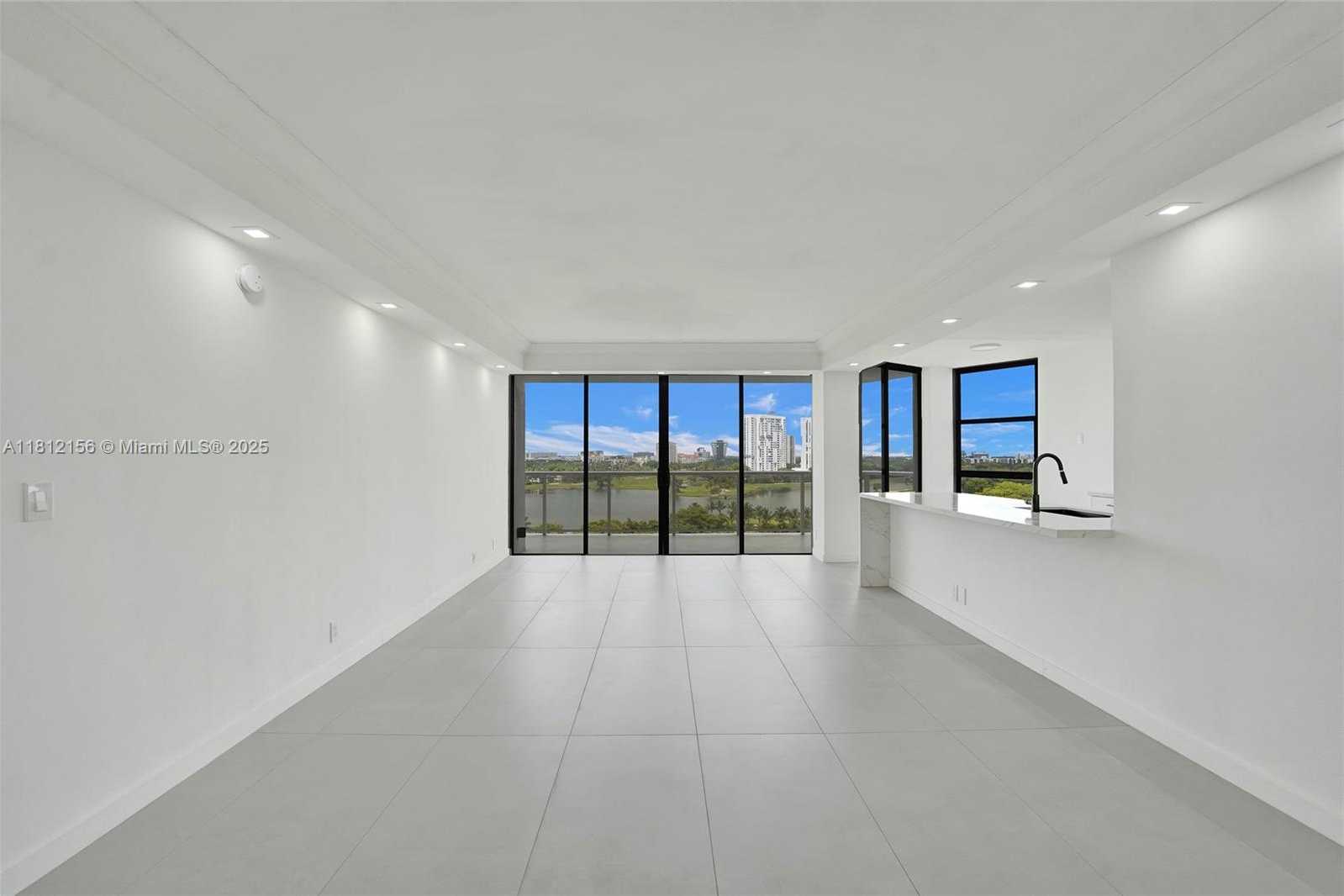 Small Image of 20281 EAST COUNTRY CLUB DR #811, Aventura Number 6