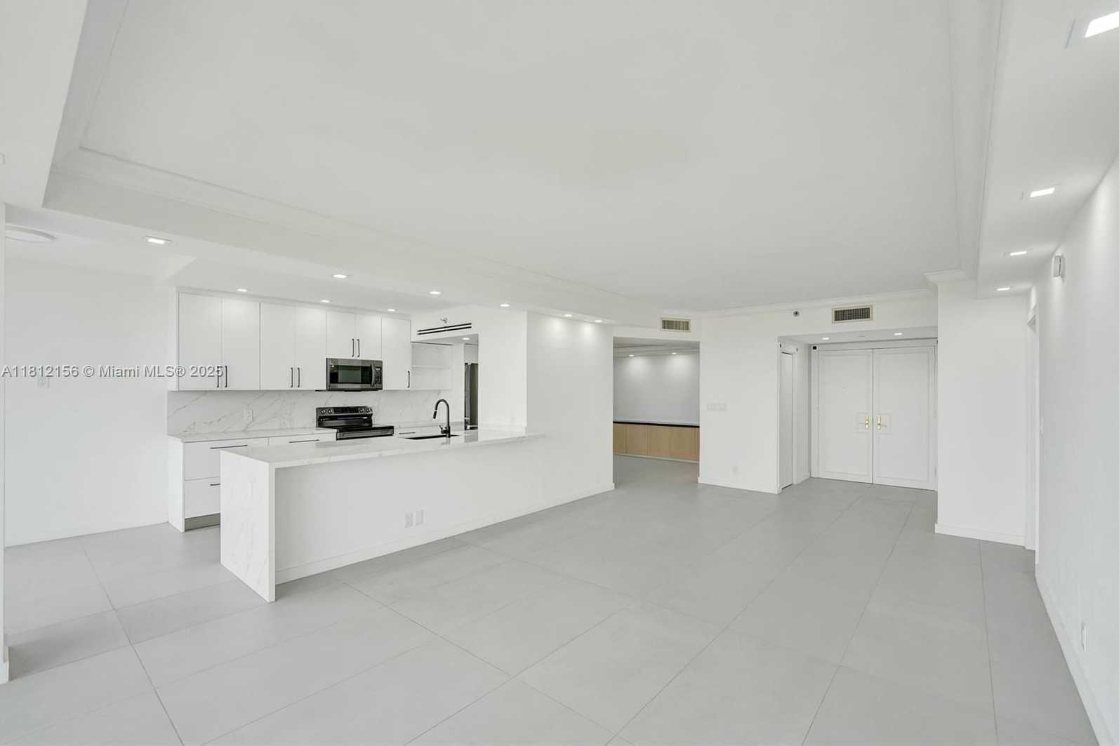 Small Image of 20281 EAST COUNTRY CLUB DR #811, Aventura Number 8