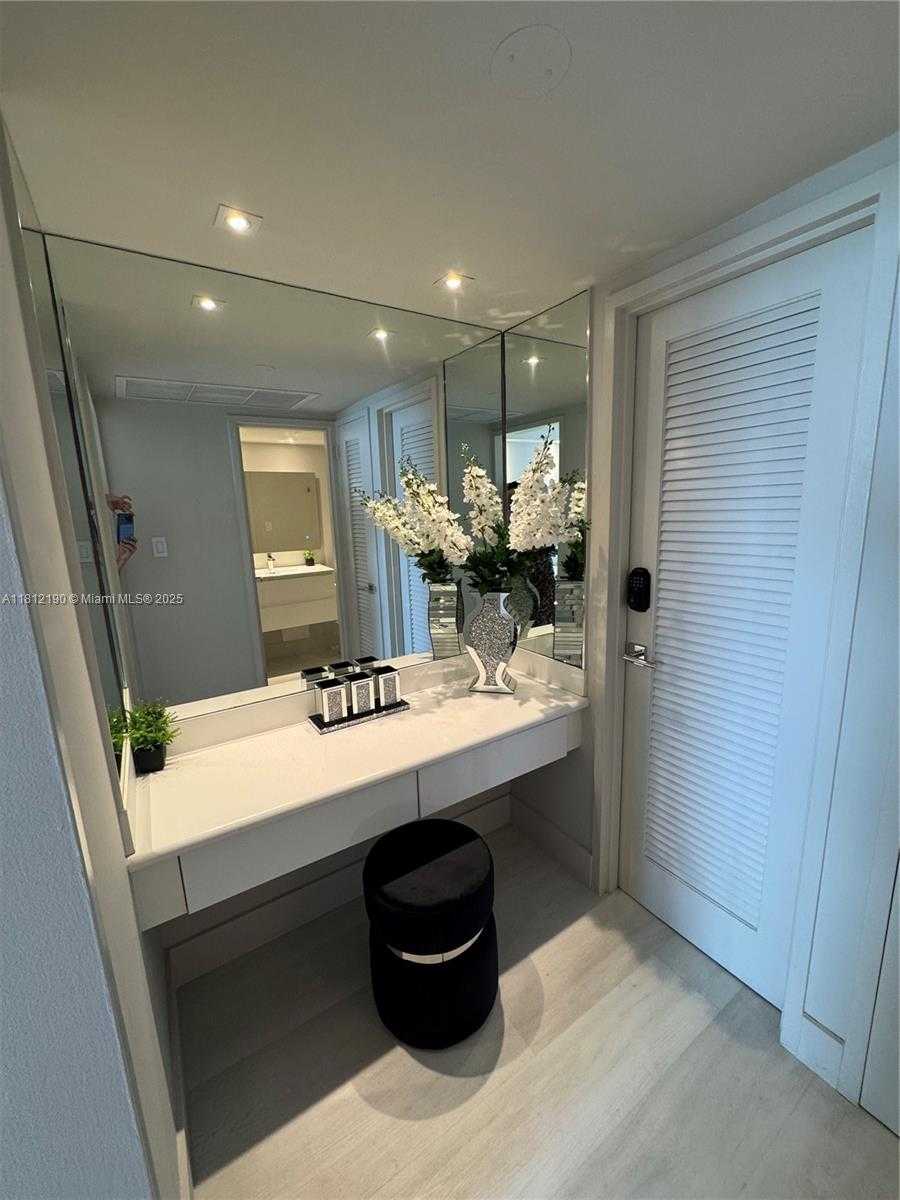 Small Image of 5151 COLLINS AVE #726, Miami Beach Number 15