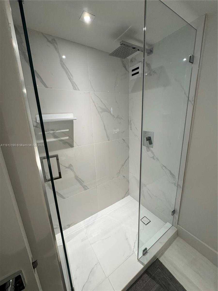 Small Image of 5151 COLLINS AVE #726, Miami Beach Number 18