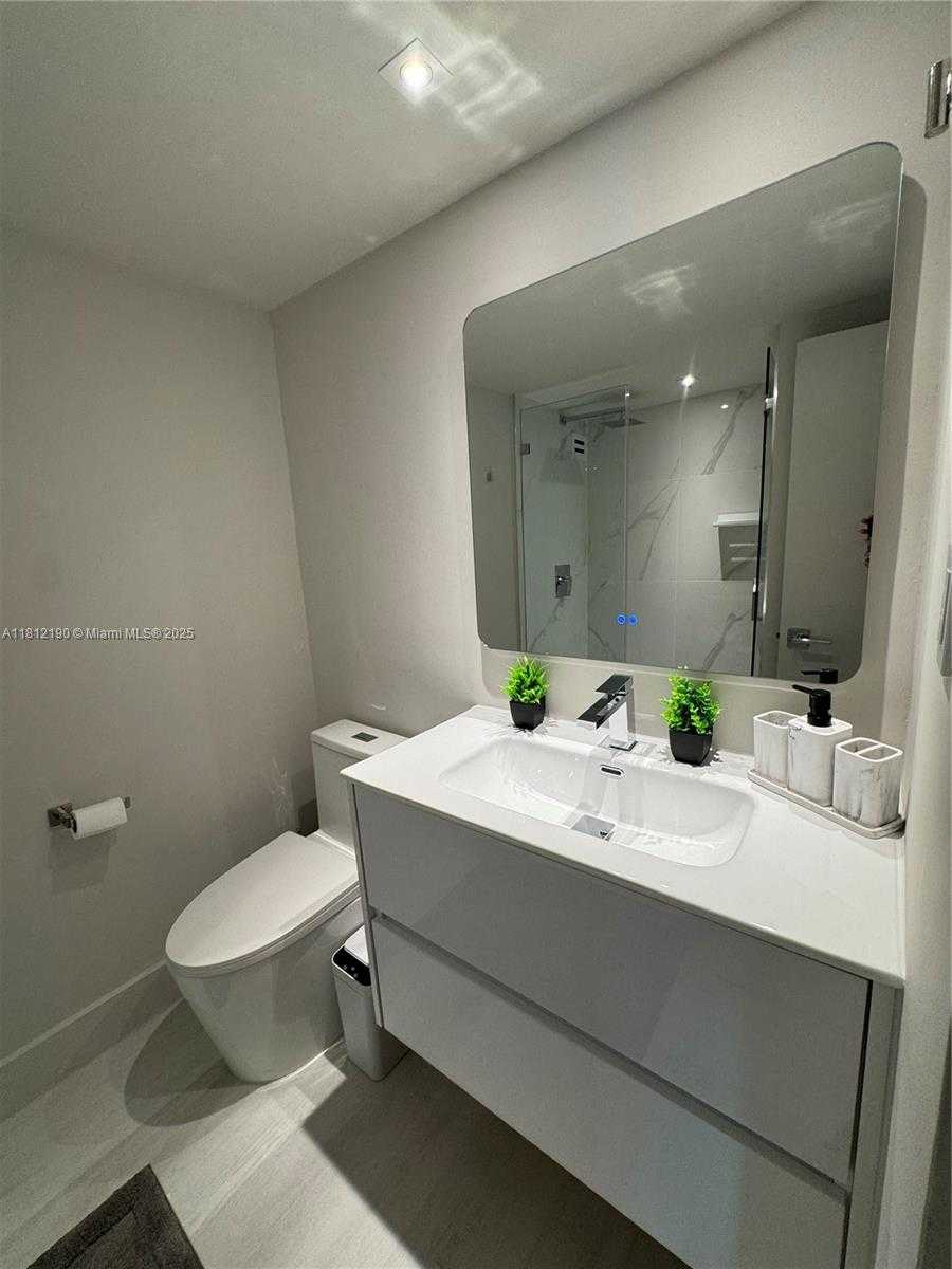 Small Image of 5151 COLLINS AVE #726, Miami Beach Number 19
