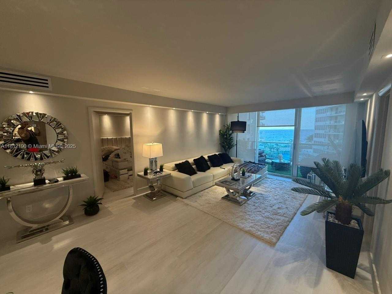 Small Image of 5151 COLLINS AVE #726, Miami Beach Number 3