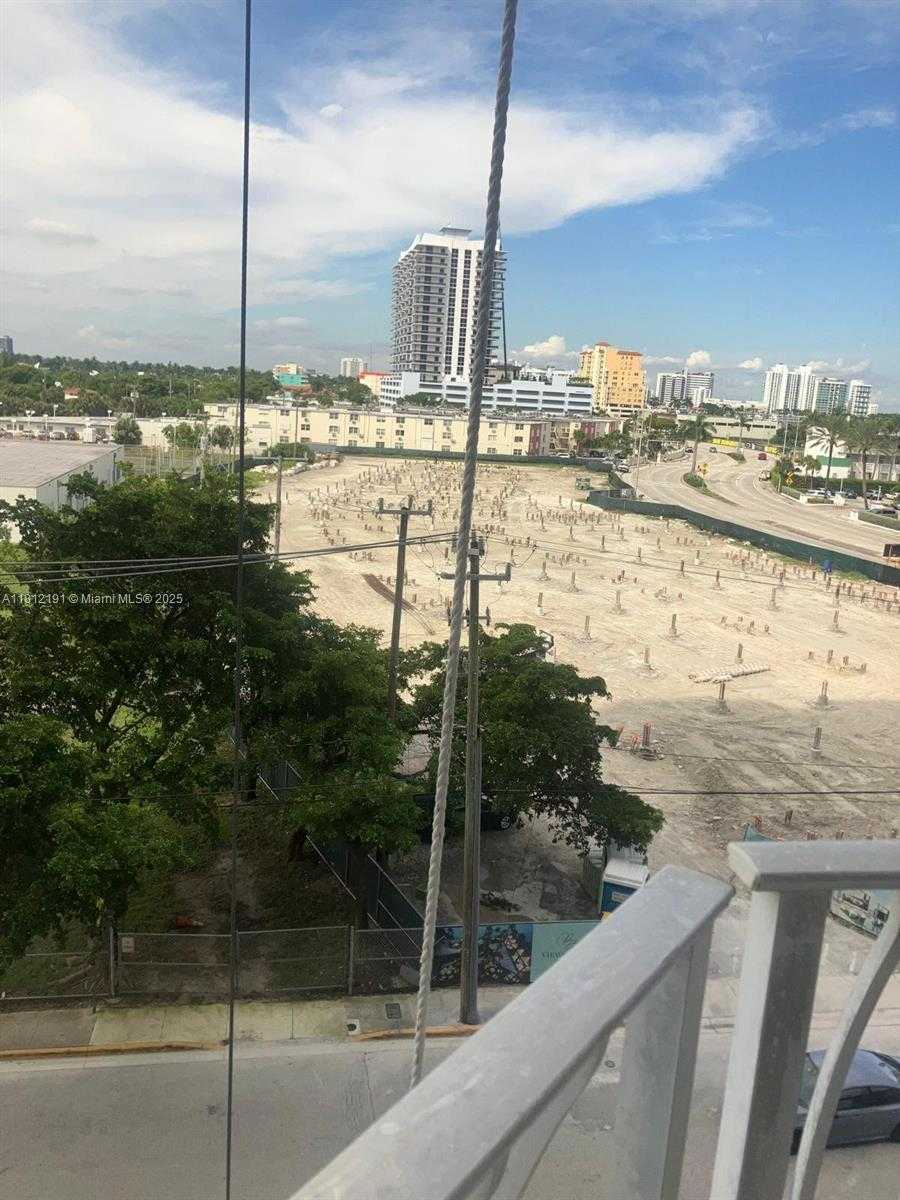 Small Image of 7601 EAST TREASURE DR #601, North Bay Village Number 10