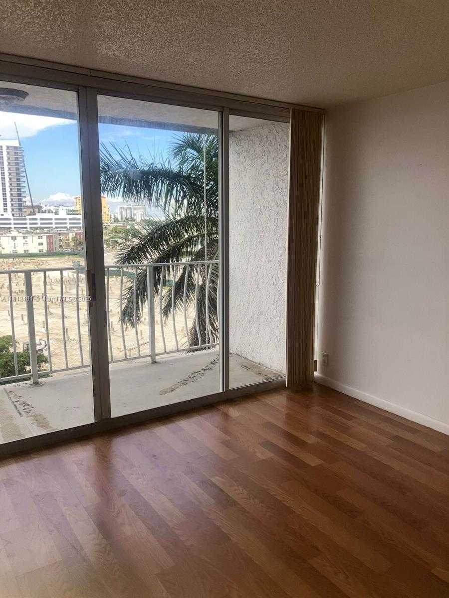 Small Image of 7601 EAST TREASURE DR #601, North Bay Village Number 6