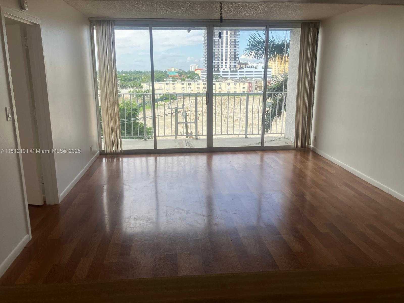 Small Image of 7601 EAST TREASURE DR #601, North Bay Village Number 8