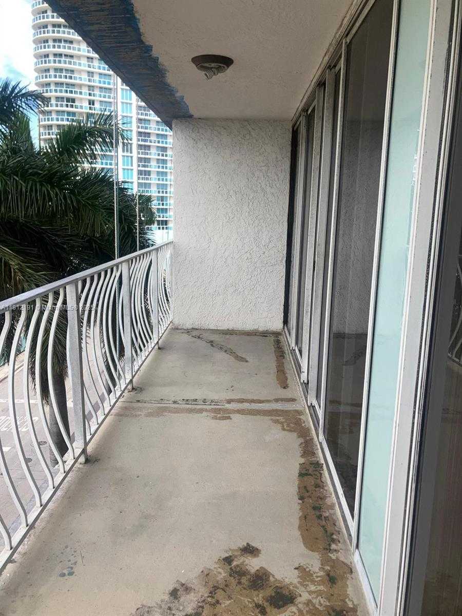 Small Image of 7601 EAST TREASURE DR #601, North Bay Village Number 9