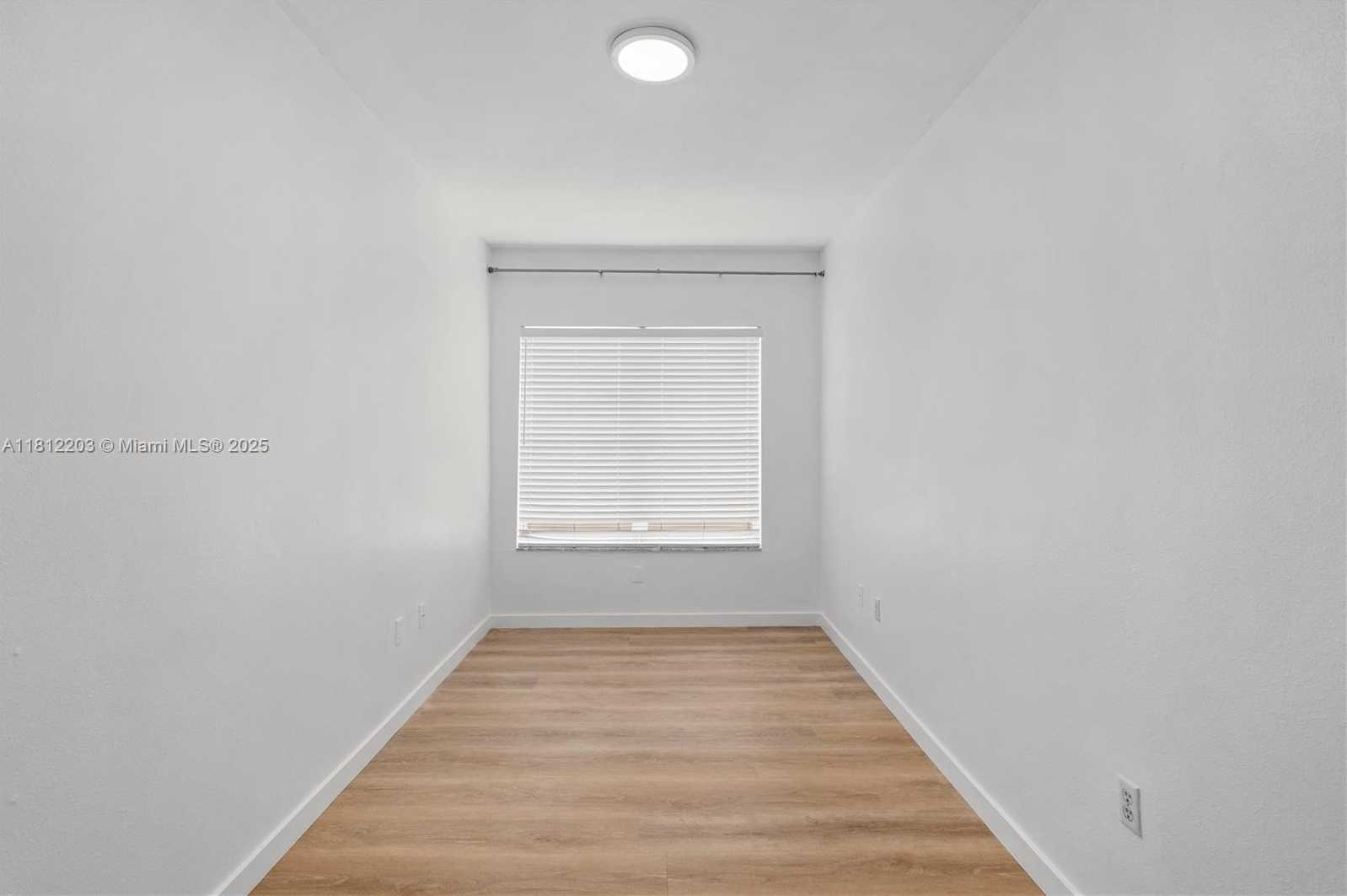 Small Image of 918 OCEAN DR #208, Miami Beach Number 10