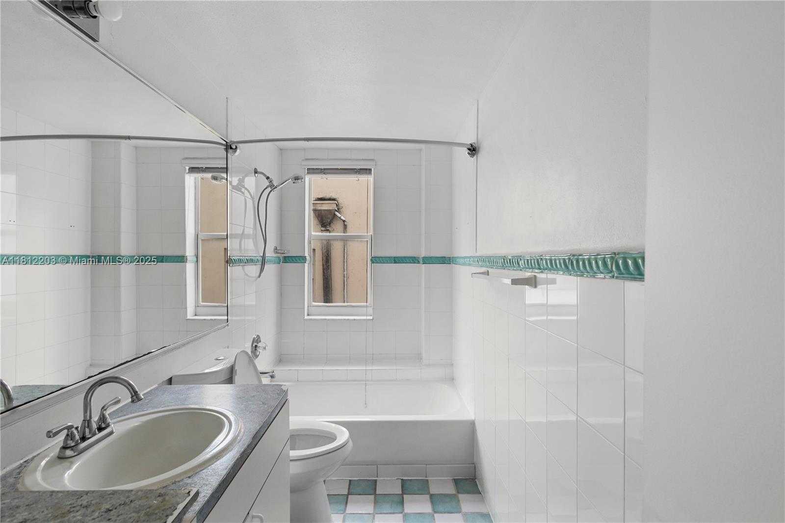 Small Image of 918 OCEAN DR #208, Miami Beach Number 12