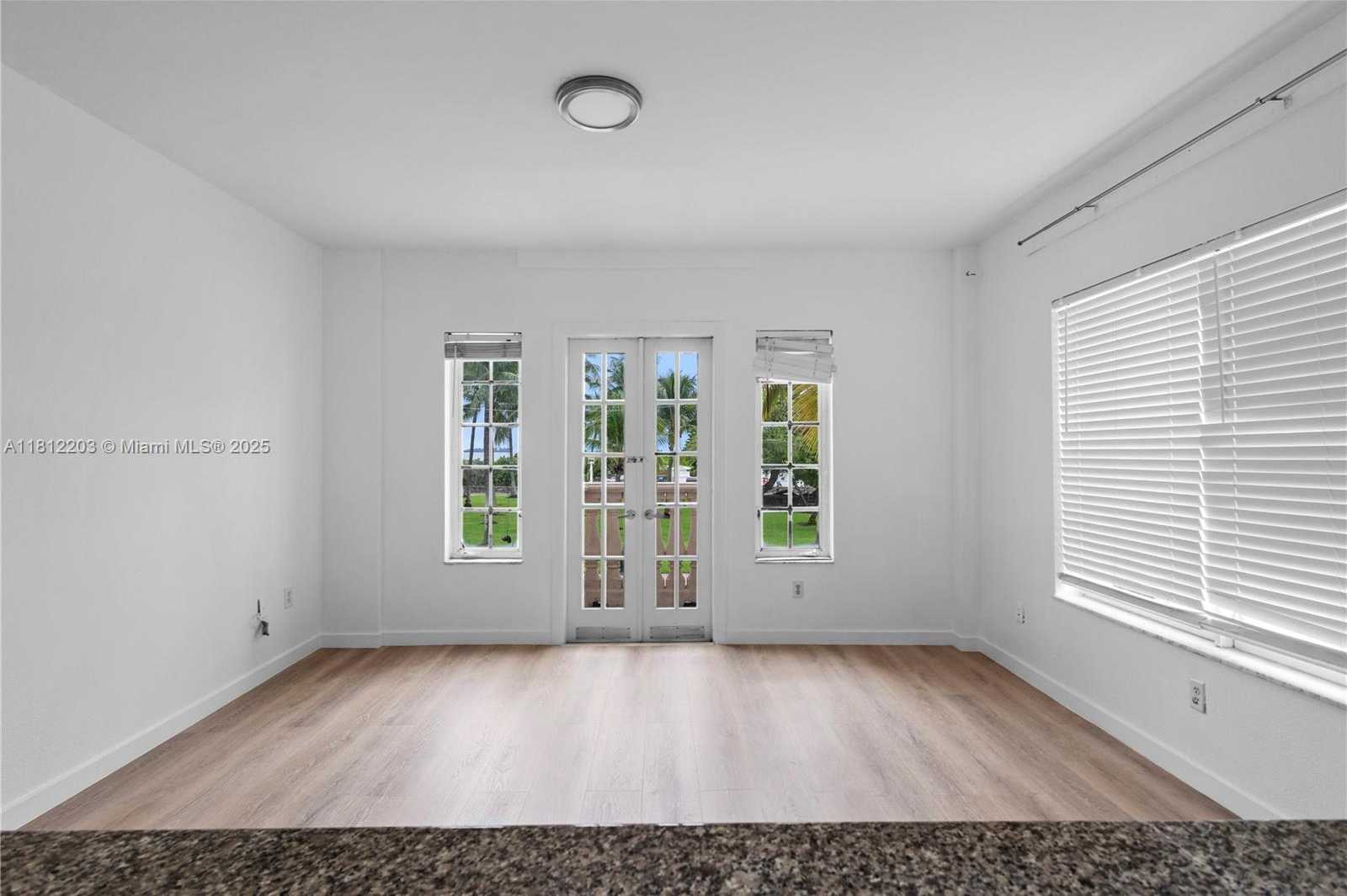 Small Image of 918 OCEAN DR #208, Miami Beach Number 3
