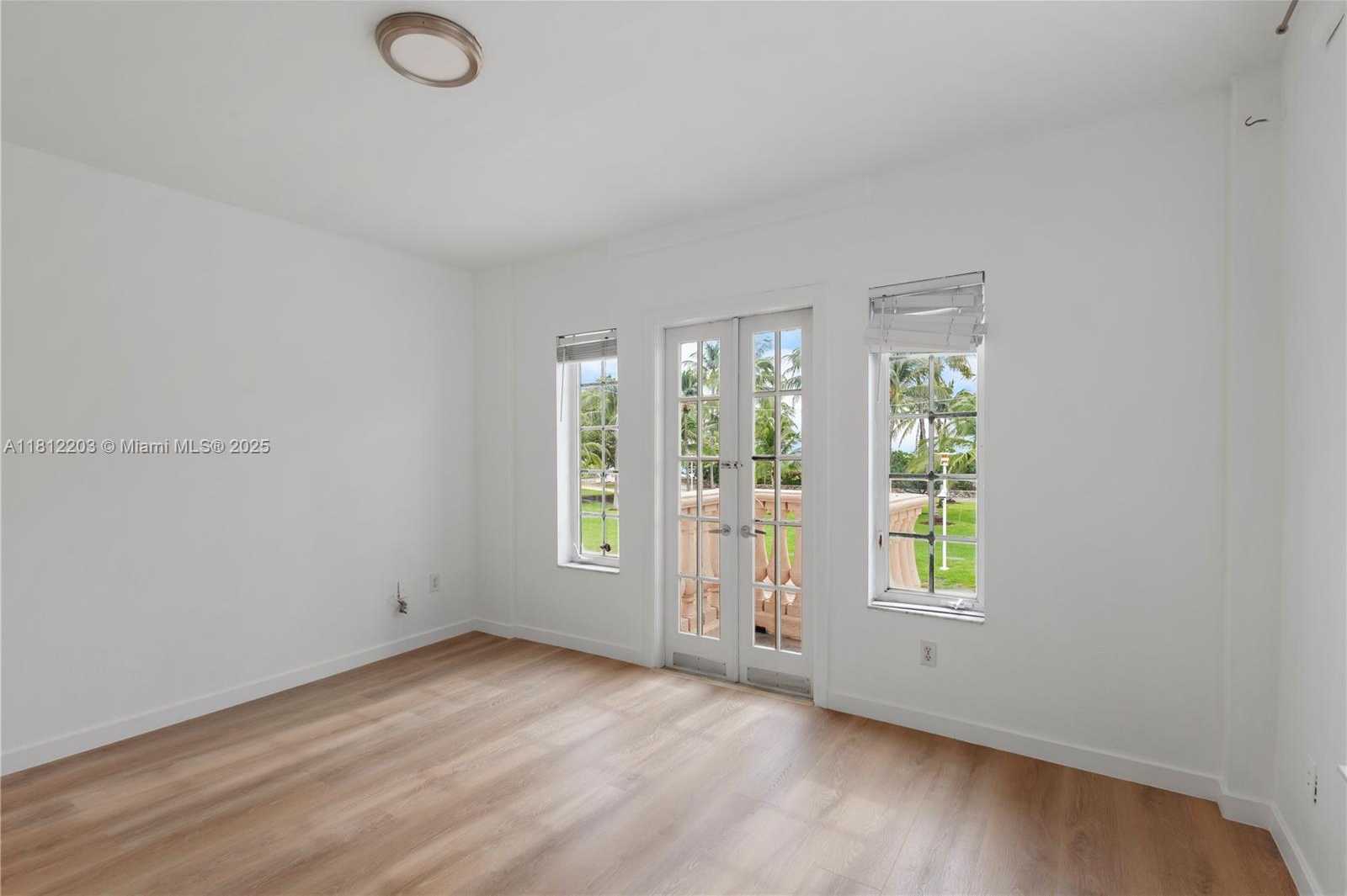 Small Image of 918 OCEAN DR #208, Miami Beach Number 4