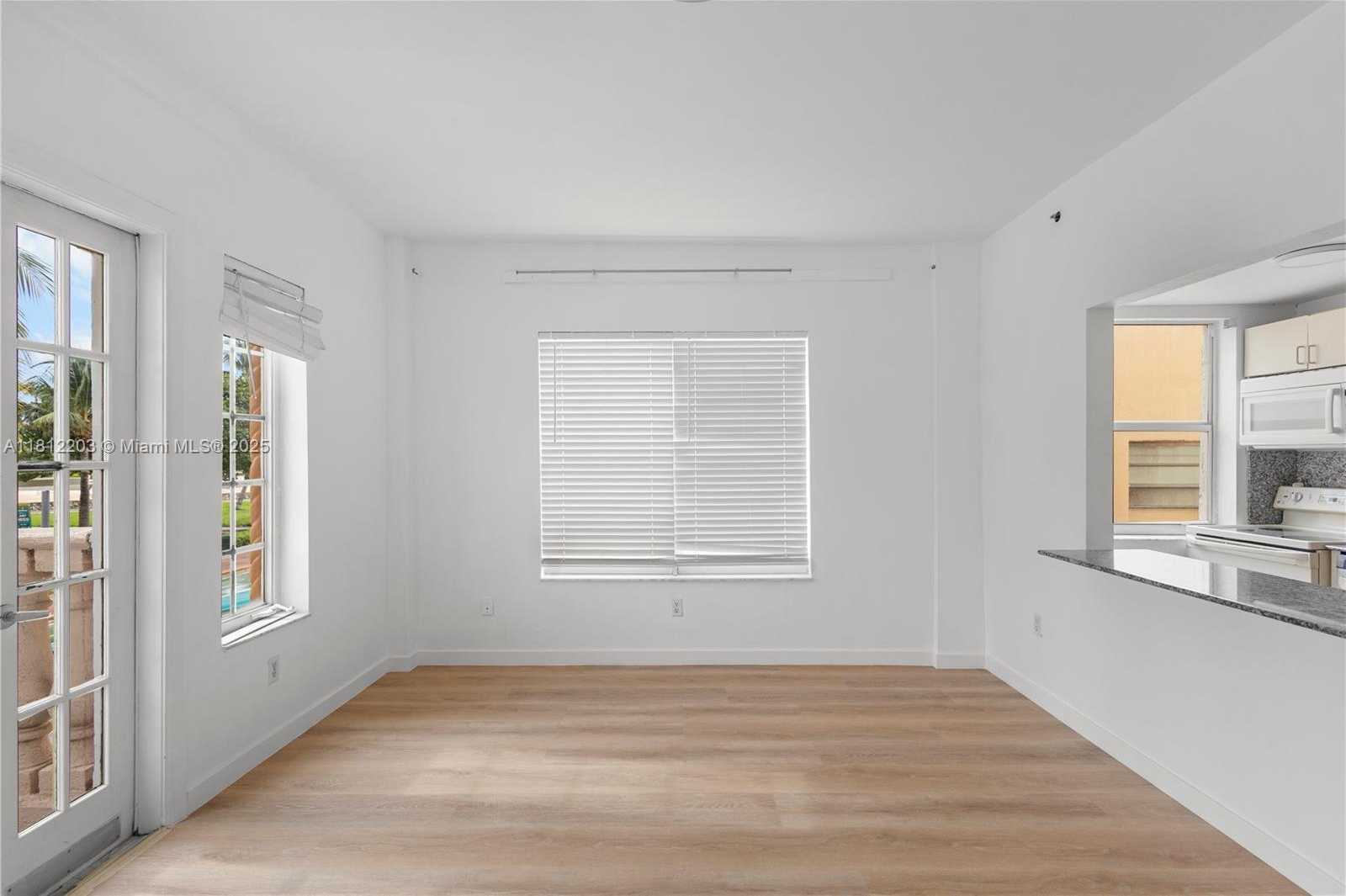Small Image of 918 OCEAN DR #208, Miami Beach Number 5