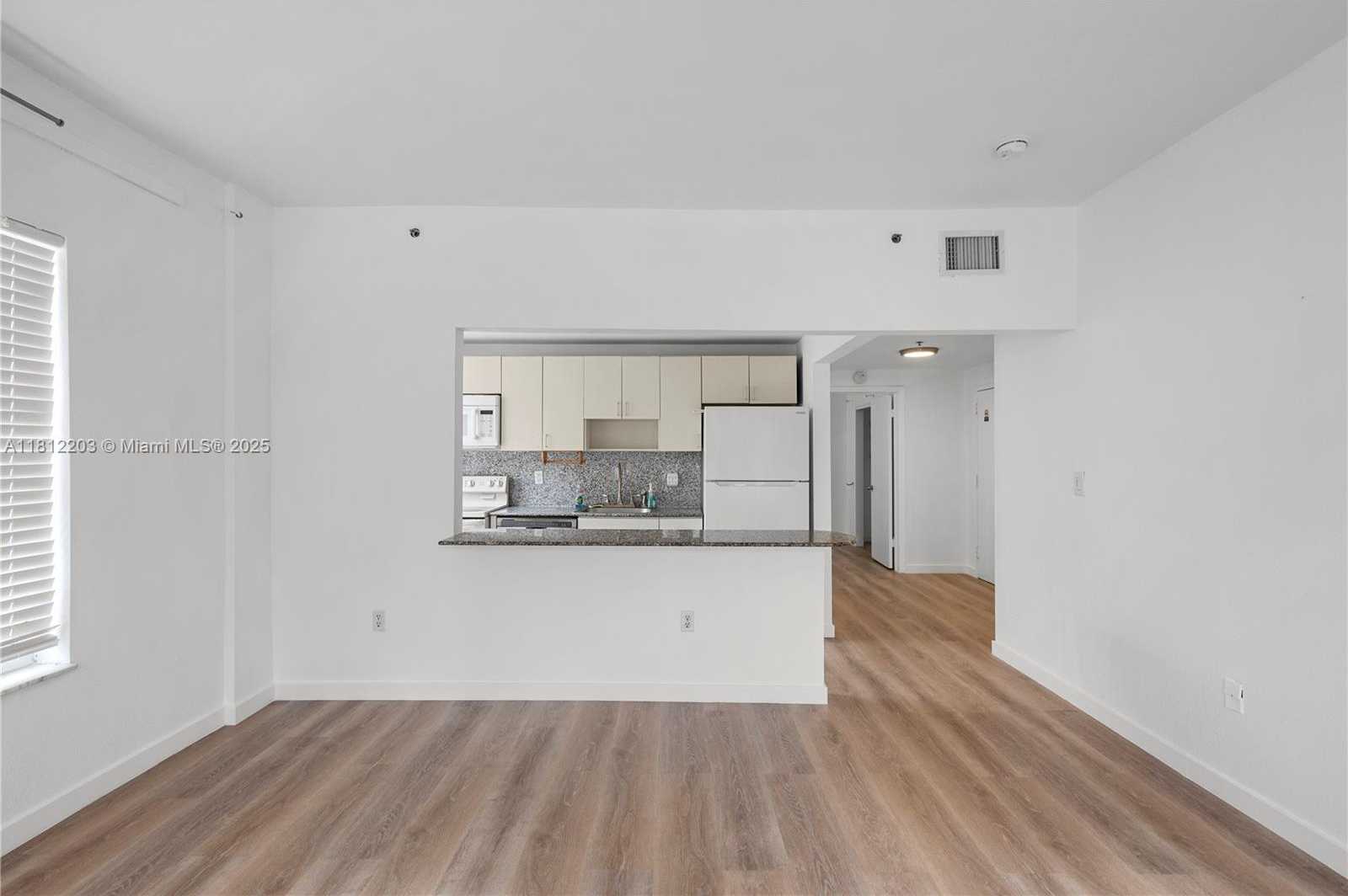 Small Image of 918 OCEAN DR #208, Miami Beach Number 6