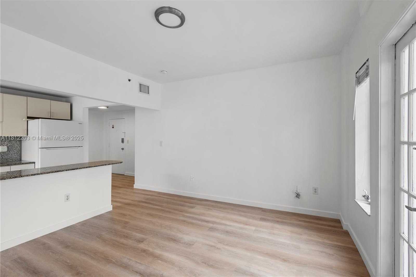 Small Image of 918 OCEAN DR #208, Miami Beach Number 7