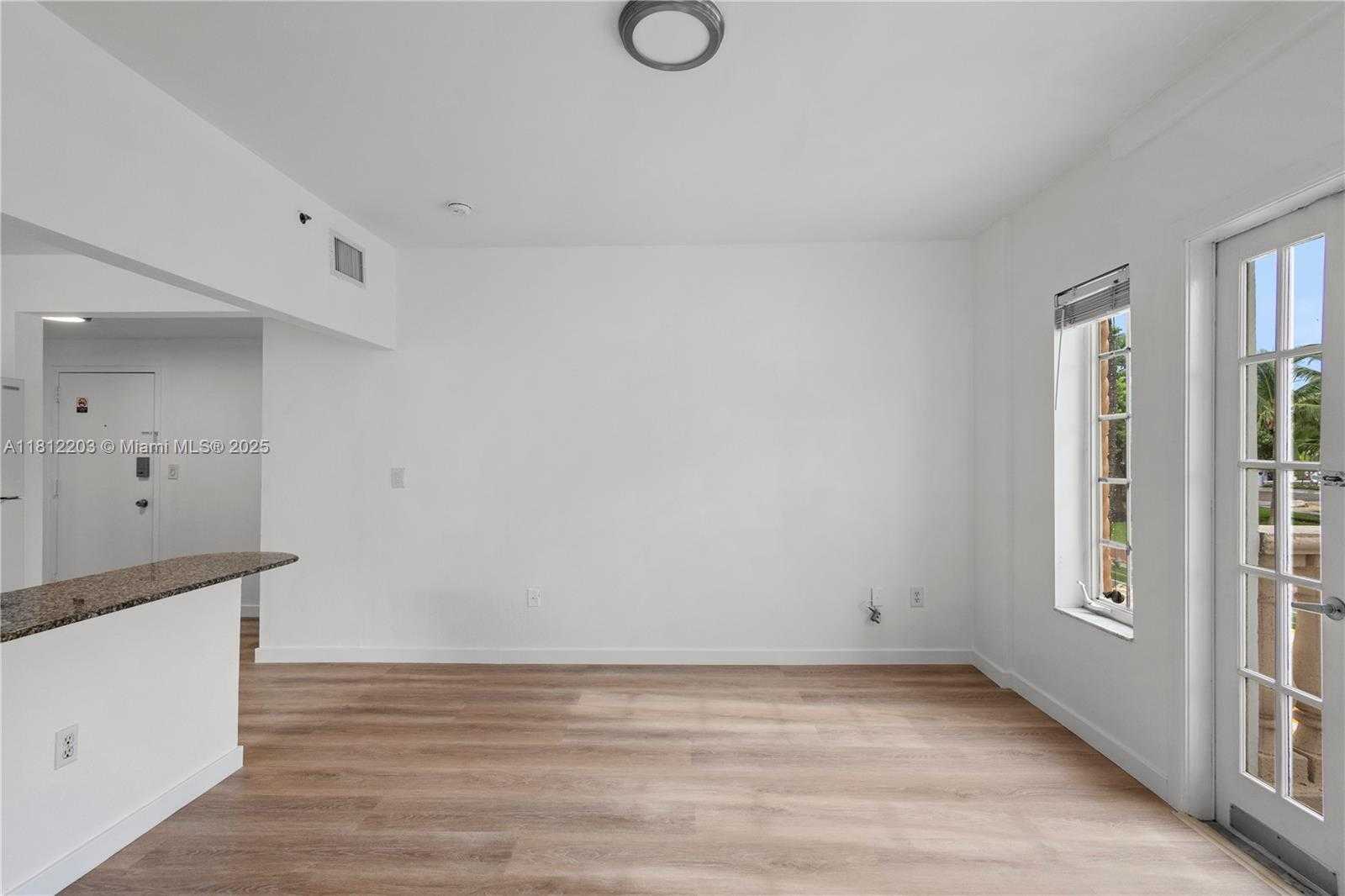 Small Image of 918 OCEAN DR #208, Miami Beach Number 8