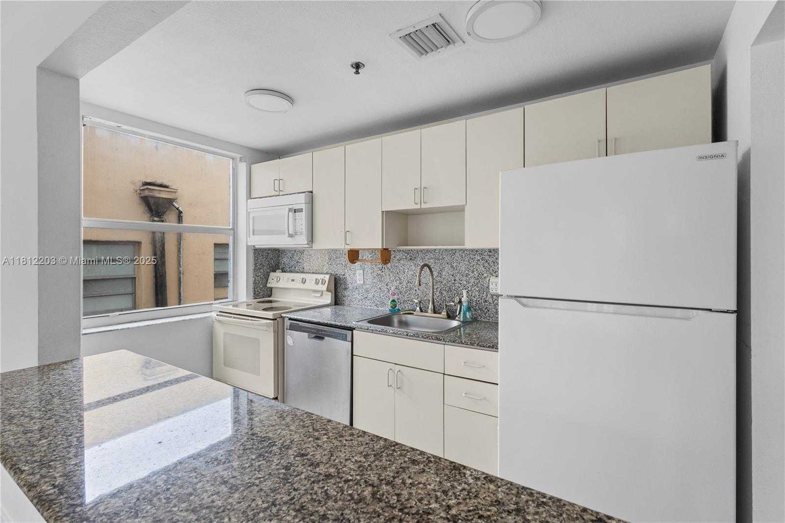Small Image of 918 OCEAN DR #208, Miami Beach Number 9