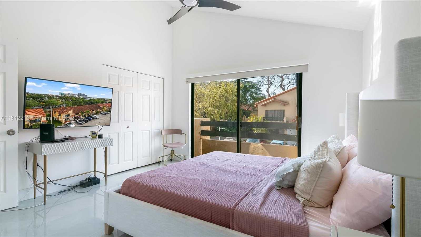 Small Image of 10011 SOUTH WEST 77TH CT, Miami Number 15