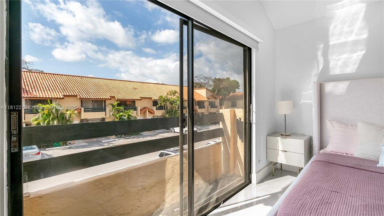 Small Image of 10011 SOUTH WEST 77TH CT, Miami Number 16
