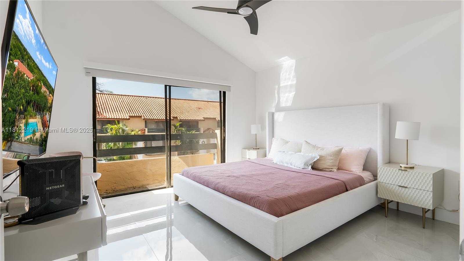 Small Image of 10011 SOUTH WEST 77TH CT, Miami Number 20