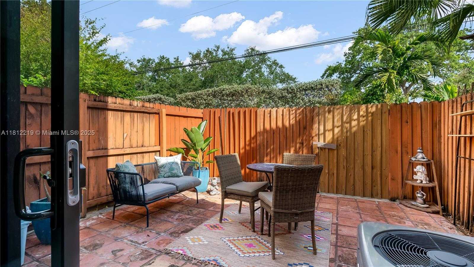 Small Image of 10011 SOUTH WEST 77TH CT, Miami Number 32
