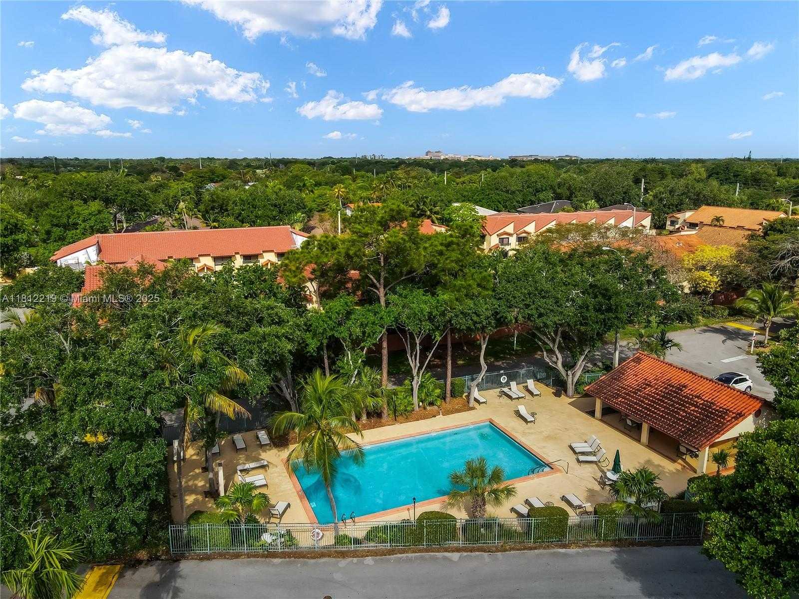 Small Image of 10011 SOUTH WEST 77TH CT, Miami Number 35