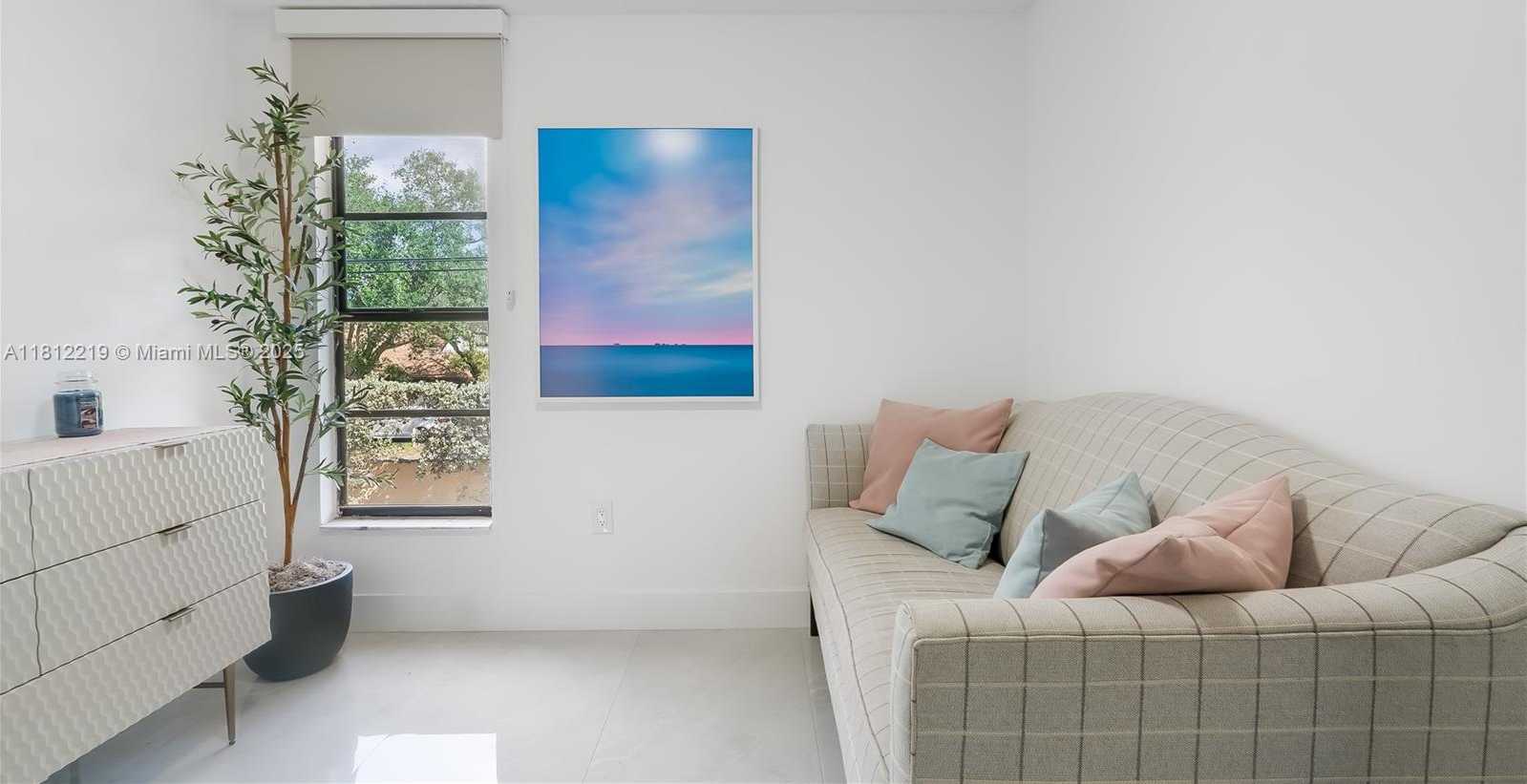 Small Image of 10011 SOUTH WEST 77TH CT, Miami Number 6