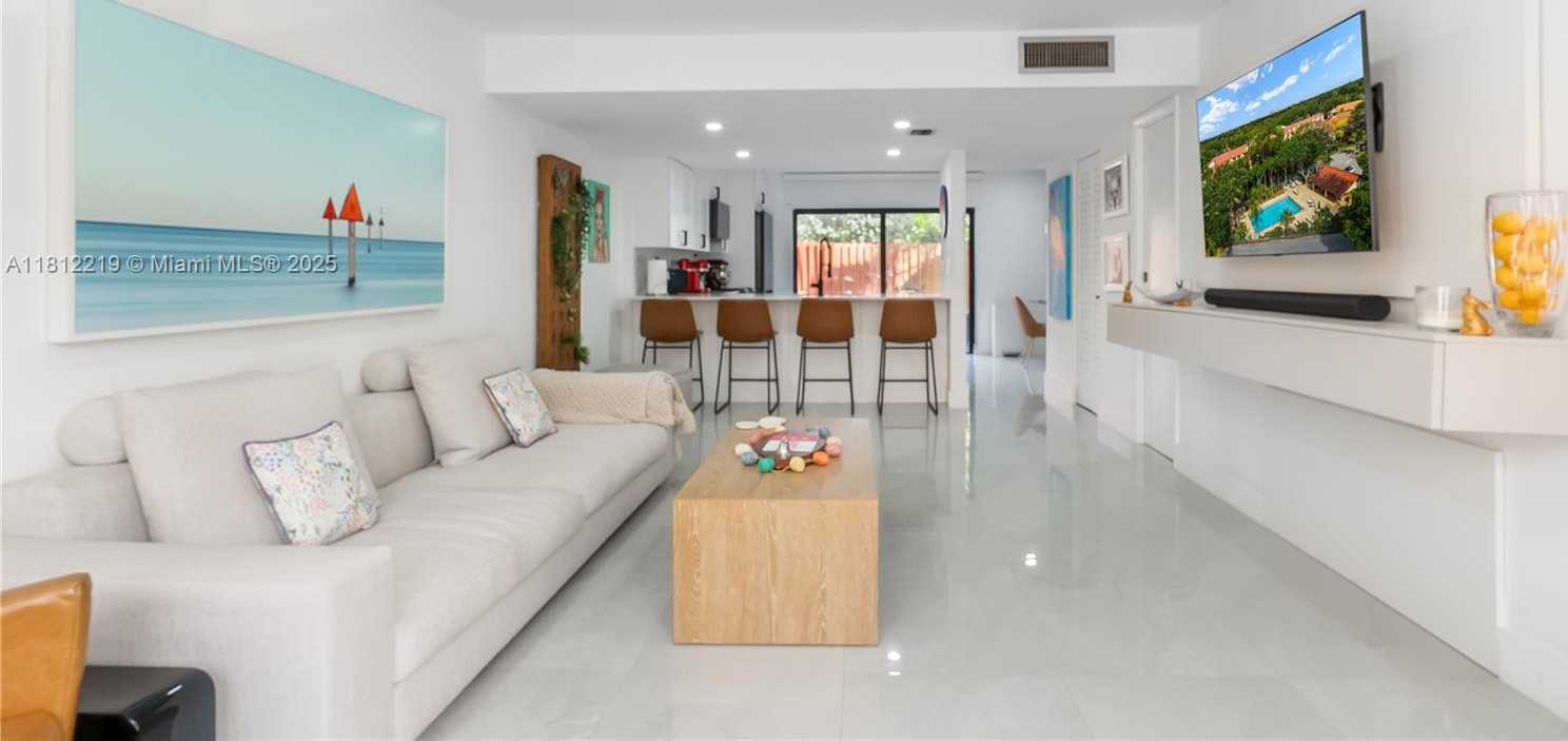 Small Image of 10011 SOUTH WEST 77TH CT, Miami Number 7