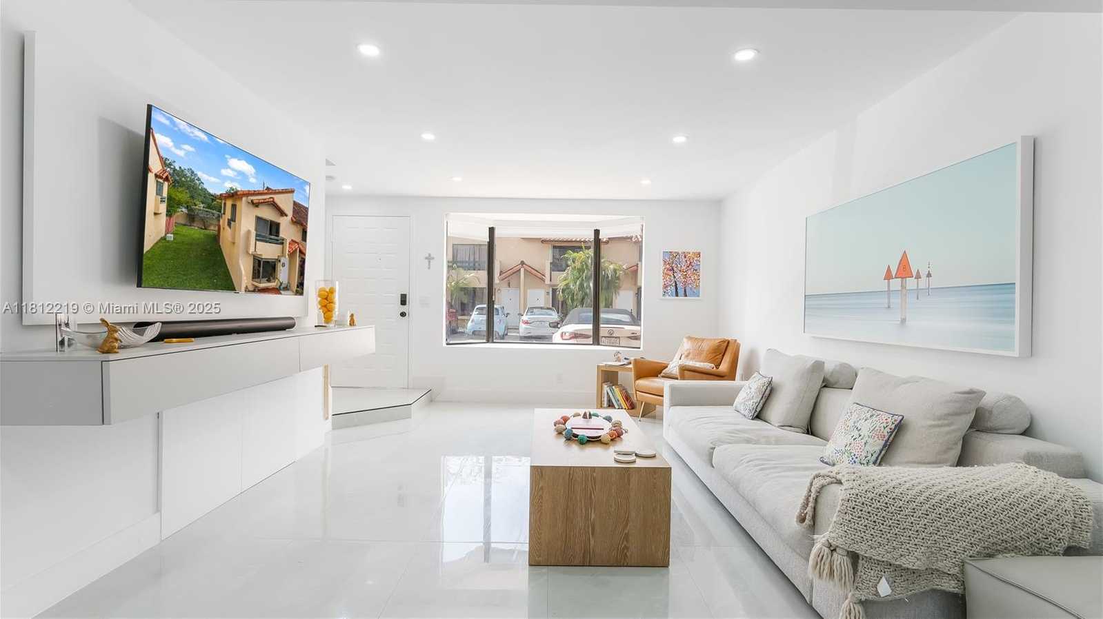 Small Image of 10011 SOUTH WEST 77TH CT, Miami Number 8
