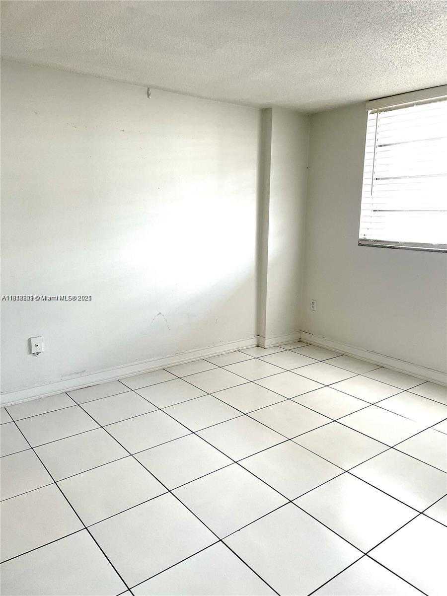 Small Image of 345 OCEAN DR #403, Miami Beach Number 10