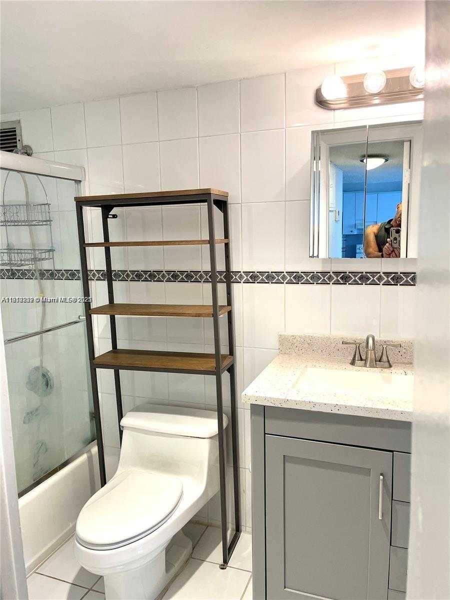 Small Image of 345 OCEAN DR #403, Miami Beach Number 13